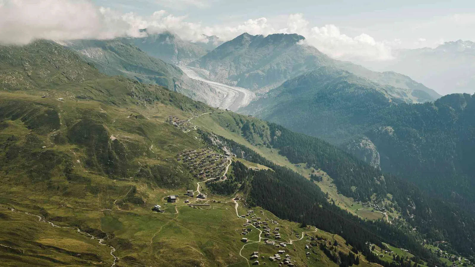 Belalp mit Blick auf den Aletschgletscher und Blatten